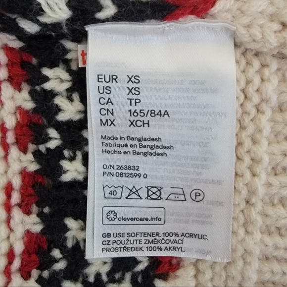 Men's H&M Cream Turtleneck Sweater with Reindeer Design, Thick And Warm - Picture 3 of 8